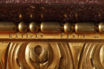 Exceptionnelle table de présentation en bronze doré et porphyre – signée et datée Matifat 1851 – Tobogan Antiques – Antiquaire Paris 8ème_-1