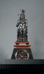 Pendule néo-Egyptienne – attribué à G. Servant – Tobogan Antiques – Antiquaire Paris 8ème