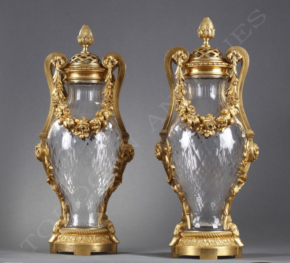 Baccarat et H. Vian <br/> Paire de vases couverts en cristal
