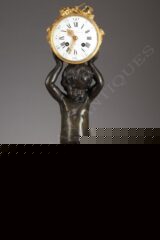 Pendule au putto – signé E. Hazart – Tobogan Antiques – Antiquaire Paris 8ème