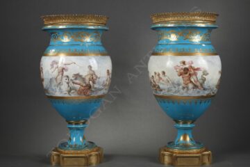 Paire de vases en porcelaine Vénus et Neptune – Tobogan Antiques – Antiquaire Paris 8ème_14