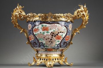 Cache-pot Imari – Tobogan Antiques – Antiquaire Paris 8ème