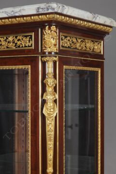 Cabinet et vitrine de style Louis XVI en acajou et bronze doré – Signé F. Linke – Tobogan Antiques – Antiquaire Paris 8ème_5