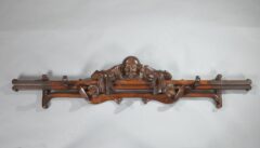 Porte-manteaux au Magot – Tobogan Antiques – Antiquaire Paris 8ème