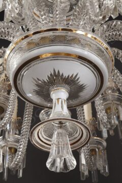 Lustre en cristal et opaline blanche – Attribué à Baccarat – Tobogan Antiques – Antiquaire Paris 8ème_01