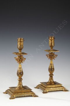 Paire de bougeoirs orientalisants en bronze émaillé – Signés F. Barbedienne – Tobogan Antiques – Antiquaire Paris 8ème-10