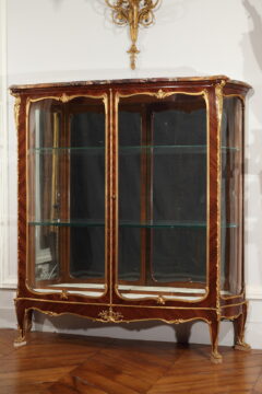 Paire de vitrines de style Louis XV – attribué à J.E. Zwiener et L. Messagé – Tobogan Antiques – Antiquaire Paris 8ème_06