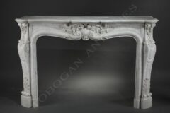 Cheminée en marbre blanc de style Louis XV – Tobogan Antiques – Antiquaire Paris 8ème_7