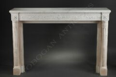 Cheminée Louis XVI en marbre de Carrare – Tobogan Antiques – Antiquaire Paris 8ème_7