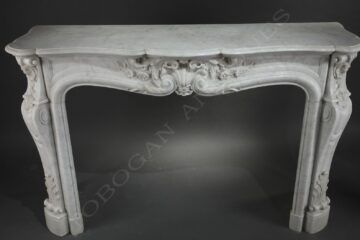 Cheminée en marbre blanc de style Louis XV – Tobogan Antiques – Antiquaire Paris 8ème_5
