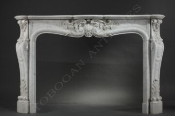 Cheminée en marbre blanc de style Louis XV – Tobogan Antiques – Antiquaire Paris 8ème_6