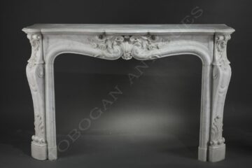 Cheminée en marbre blanc de style Louis XV – Tobogan Antiques – Antiquaire Paris 8ème_7
