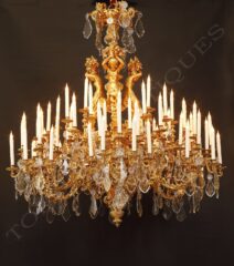 Exceptionnel lustre en bronze doré et cristal à 96 lumières – attribué à L.-A. Marquis – Tobogan Antiques – Antiquaire Paris 8ème-10