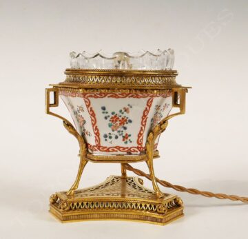 Veilleuse en porcelaine et bronze doré – atttribuée à l’Escalier de Cristal – Tobogan Antiques – Antiquaire Paris 8ème