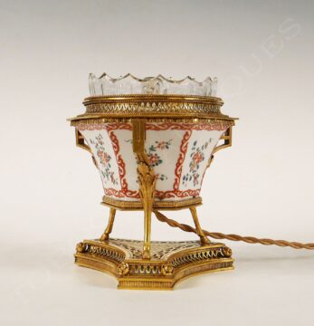 Veilleuse en porcelaine et bronze doré – atttribuée à l’Escalier de Cristal – Tobogan Antiques – Antiquaire Paris 8ème_02