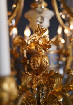 Lustre orientaliste en bronze doré, émail et onyx attribué à E. Cornu – Tobogan Antiques – Antiquaire Paris 8ème-1