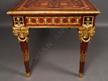 Table de milieu en marqueterie de bois et bronze doré – Tobogan Antiques – Antiquaire Paris 8ème-1