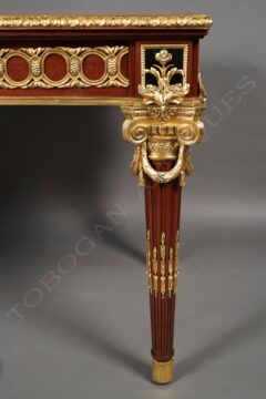 Table de milieu en marqueterie de bois et bronze doré – Tobogan Antiques – Antiquaire Paris 8ème-2
