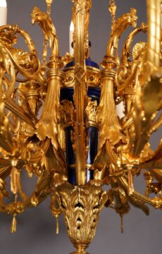 Lustre en bronze doré et émaillé aux têtes d’aigles – Attribué à L.A. Marquis – Tobogan Antiques – Antiquaire Paris 8ème-1