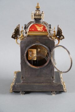 Pendule Japonisante au Musicien – attribuée à l’Escalier de Cristal – Tobogan Antiques – Antiquaire Paris 8ème-1