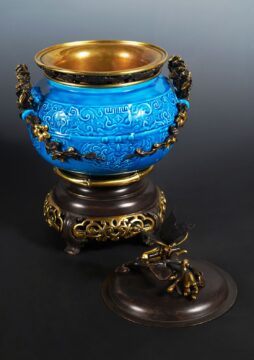 Pot couvert Chinoisant en faïence et bronze – Manufacture de Faïence de Longwy – Tobogan Antiques – Antiquaire Paris 8ème-1