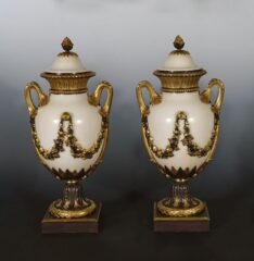 Paire de Cassolettes de style Louis XVI en marbre et bronze – attribuée H. Vian- Tobogan Antiques – Antiquaire Paris 8ème-6