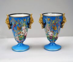 Paire de vases fleuris en Porcelaine de Paris – Tobogan Antiques – Antiquaire Paris 8ème-6