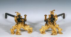 Paire de chenets de style Louis XV en bronze doré et patiné – Tobogan Antiques – Antiquaire Paris 8ème-7