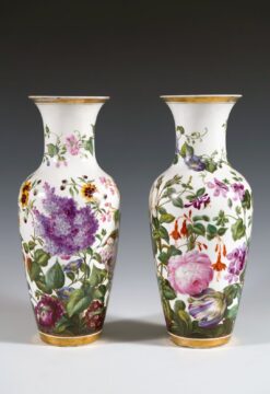 Porcelaine de Paris <br/> Elégante paire de Vases