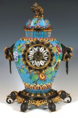 Pendule orientale en porcelaine – Tobogan Antiques – Antiquaire Paris 8ème-9