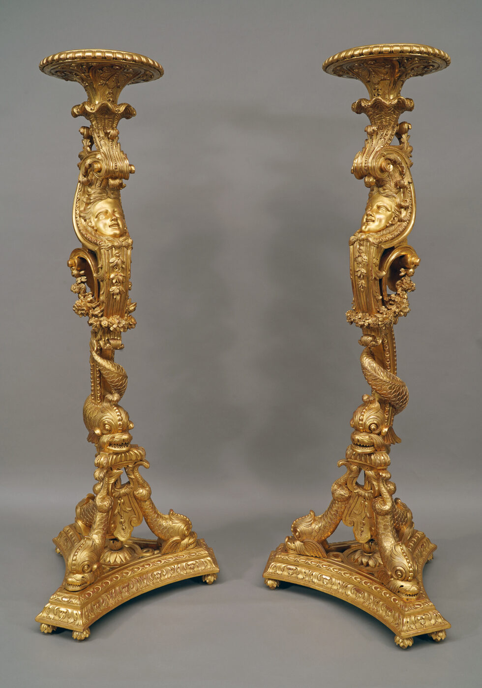Paire de Porte-Torchères « aux Dauphins »
