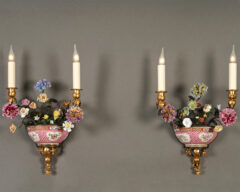 Paire d&rsquo;appliques fleuries en porcelaine attribuées à L&rsquo;Escalier de Cristal – Tobogan Antiques- Antiquaire Paris 8eme-11
