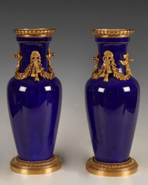 Sèvres <br/> Paire de Vases