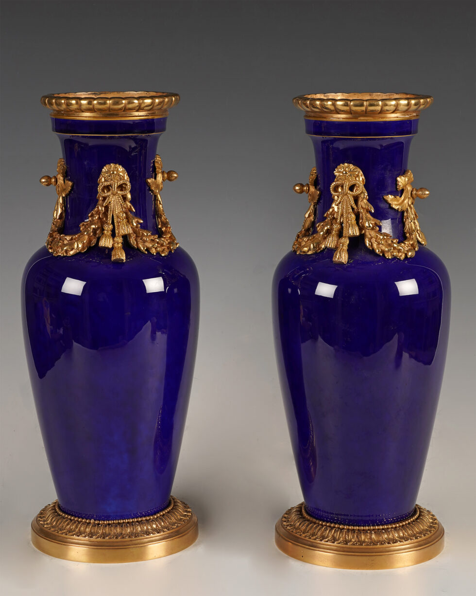 Sèvres <br/> Paire de Vases