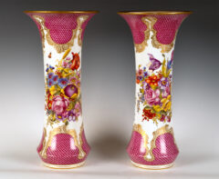 Paire de vases cornets en porcelaine de Meissen – Tobogan Antiques – Antiquaire Paris 8eme-16