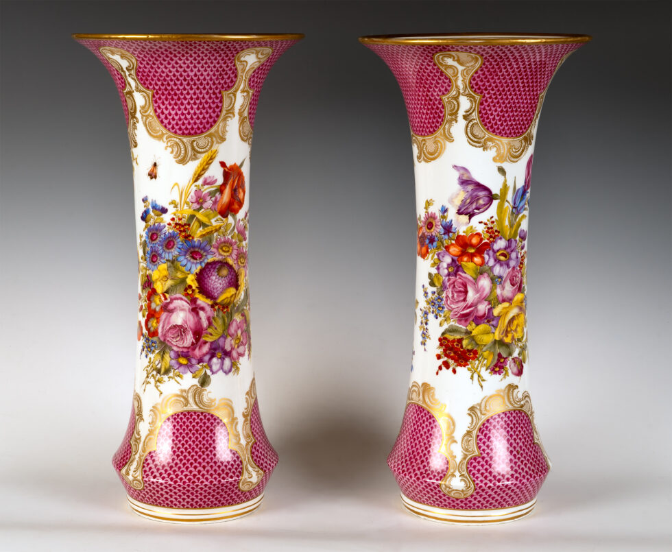 Manufacture de Meissen <br/> Paire de Vases cornets