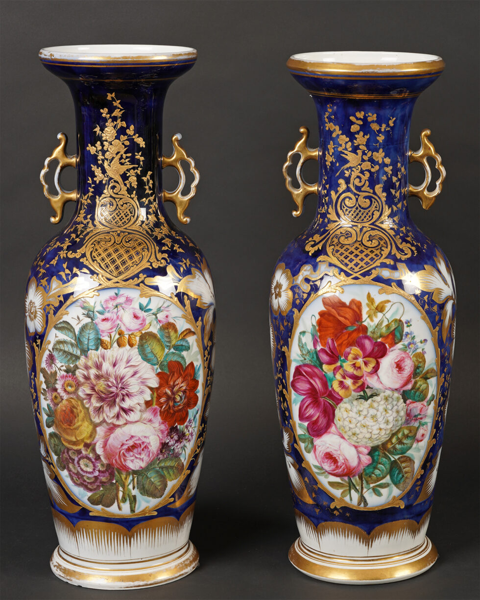 Valentine Manufacture <br/> Elegant pair of Vases