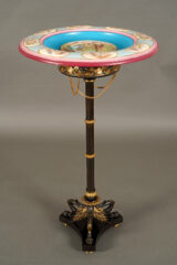 Guéridon aux Amours en porcelaine et bronze doré – Tobogan Antiques – Antiquaire Paris 8eme-12