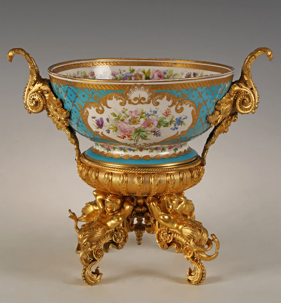 Porcelaine de Paris <br/> Coupe Fleurie aux Tritons