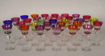 Ensemble de 31 verres Roemer modèle Piccadilly de Baccarat – Tobogan Antiques – Antiquaire Paris 8eme-8
