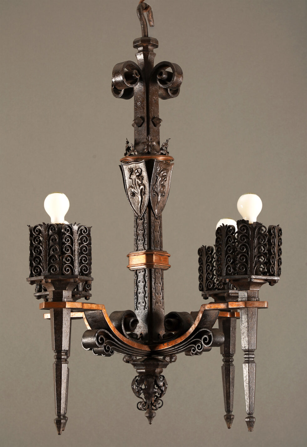 Paul Kiss <br/> Lustre Néo-Gothique aux Salamandres