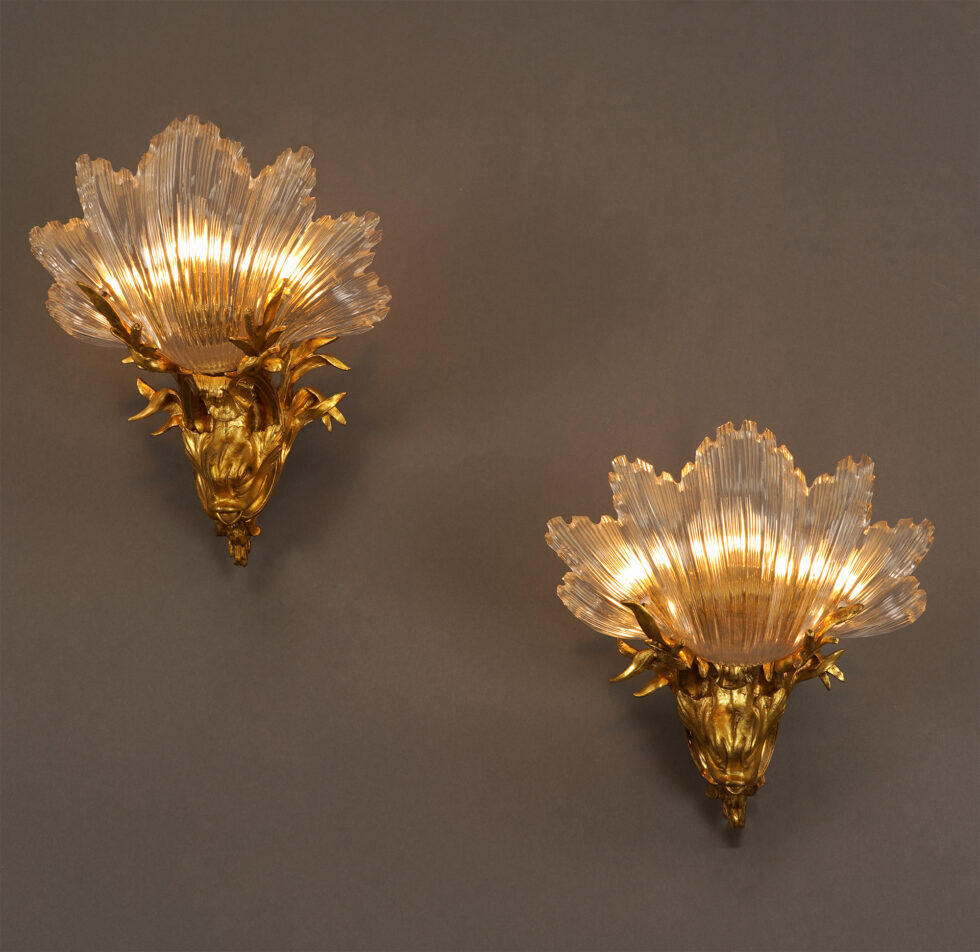 G. Gagneau <br/> Paire d&rsquo;appliques aux Dauphins