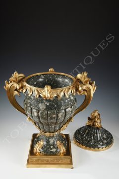 Vase couvert en marbre et bronze doré - Attribué à Linke - Tobogan Antiques - Antiquaire Paris