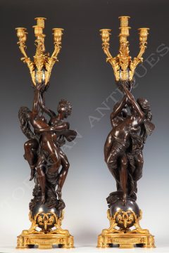 Paire de candélabres "Amour et Psyché" en bronze patiné et doré - Tobogan Antiques - Antiquaire Paris