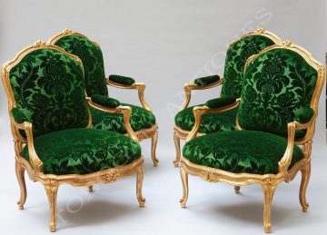 Beautiful set of four giltwood Regence style "fauteuils à châssis"