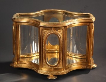 Coffret-vitrine L’Escalier de Cristal bronze objets Tobogan Antiques Paris antiquités XIXe siècle