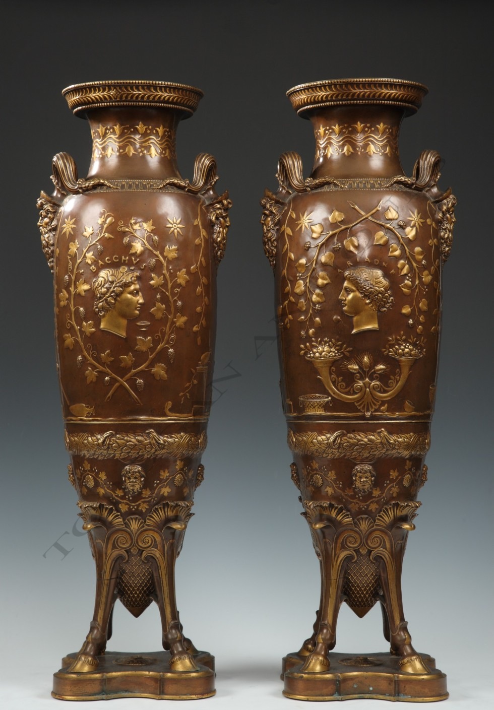 F. Levillain & F. Barbedienne<br /> Paire de vases Amphores
