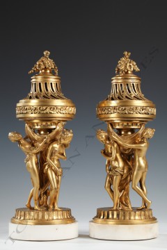 Paire de cassolettes aux Trois Graces objets d’art Tobogan Antiques Paris antiquités XIXe siècle