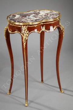 Petite-table-de-style-Louis-XV-par-Alexandre-Chevrié