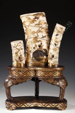 Ensemble de vases Shibayama en ivoire - Tobogan Antiques - Antiquaire Paris